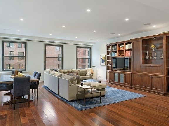 4th image of 90 Franklin St APT 3S