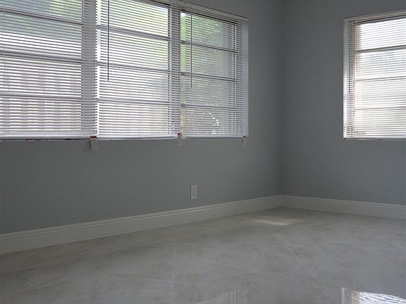 3rd image of 431 SE 14th Ave