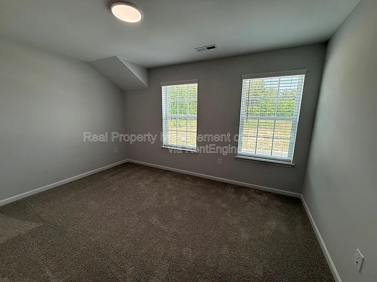 111 Oakdale Forest Ln — Photo 12
