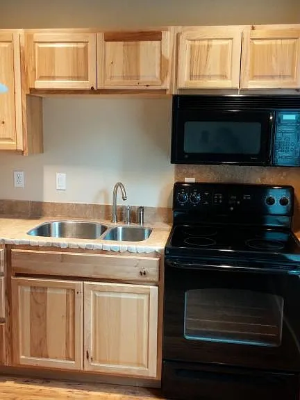 605 NW Sonora Dr — Photo 3