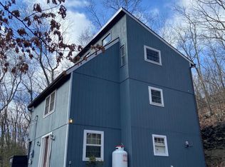 761 E Brookdale Rd, Bartonsville, PA 18321