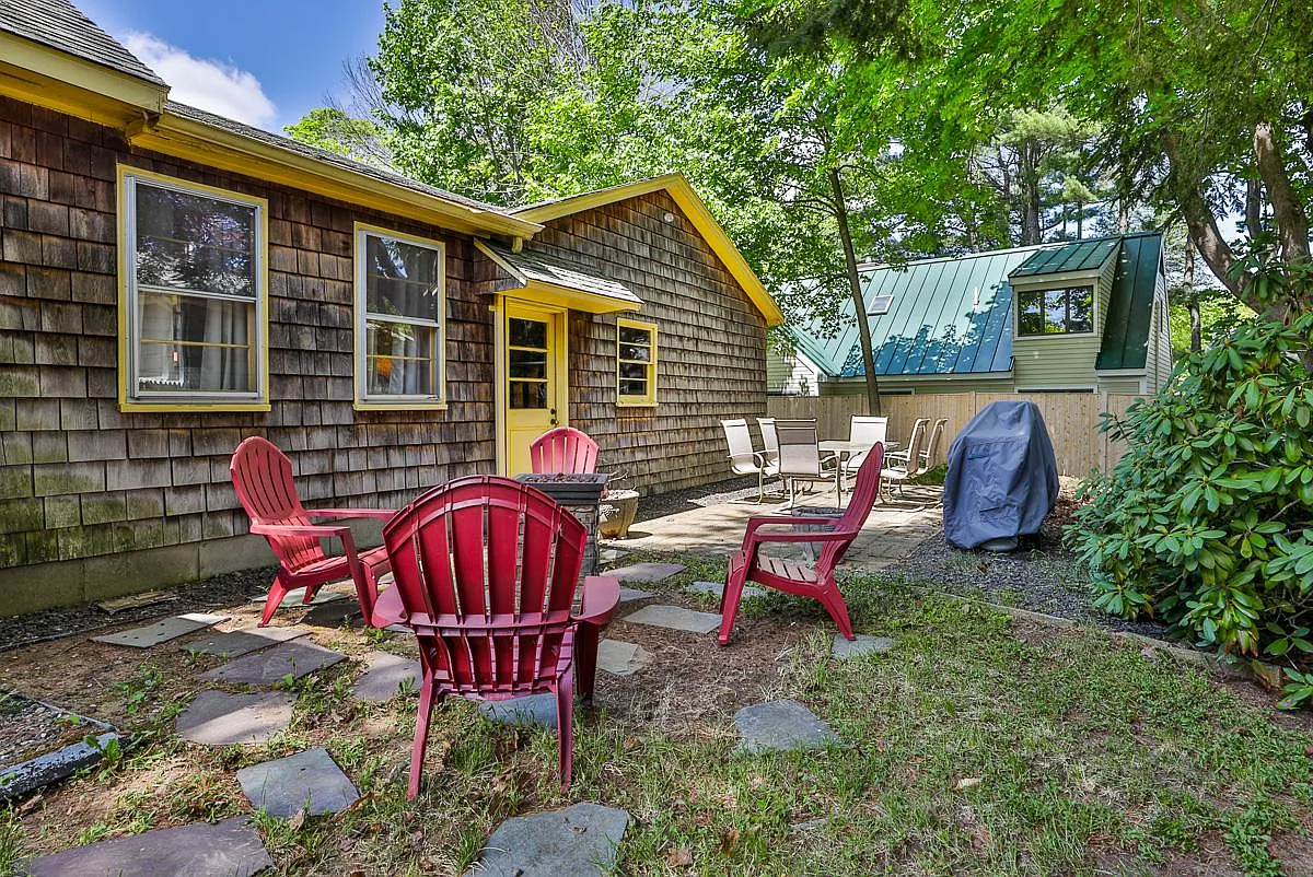 21 Constance Ln — Photo 3