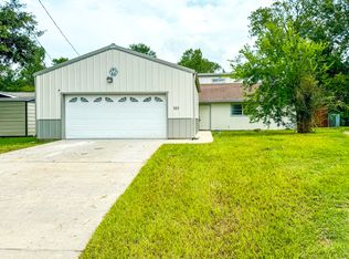 305 Red Haven Dr, Highlands, TX 77562