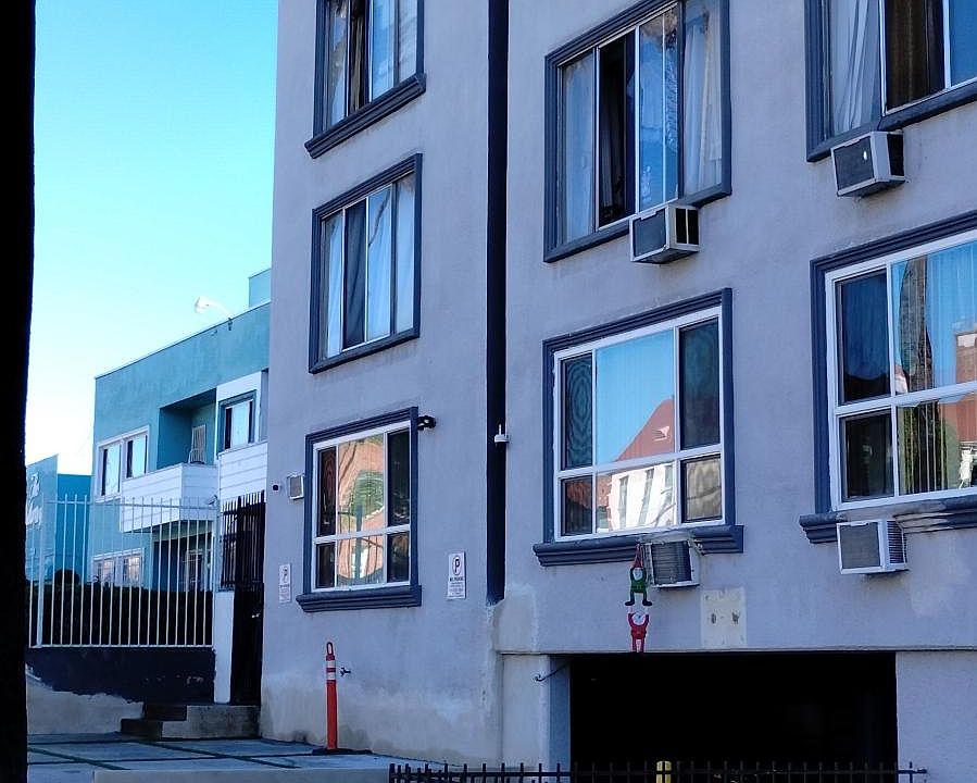 2nd image of 340-1 S Kenmore Ave #216