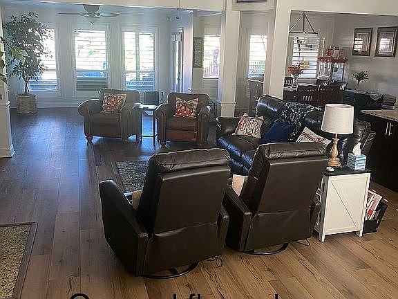 2nd image of 307 N Lakepointe Dr
