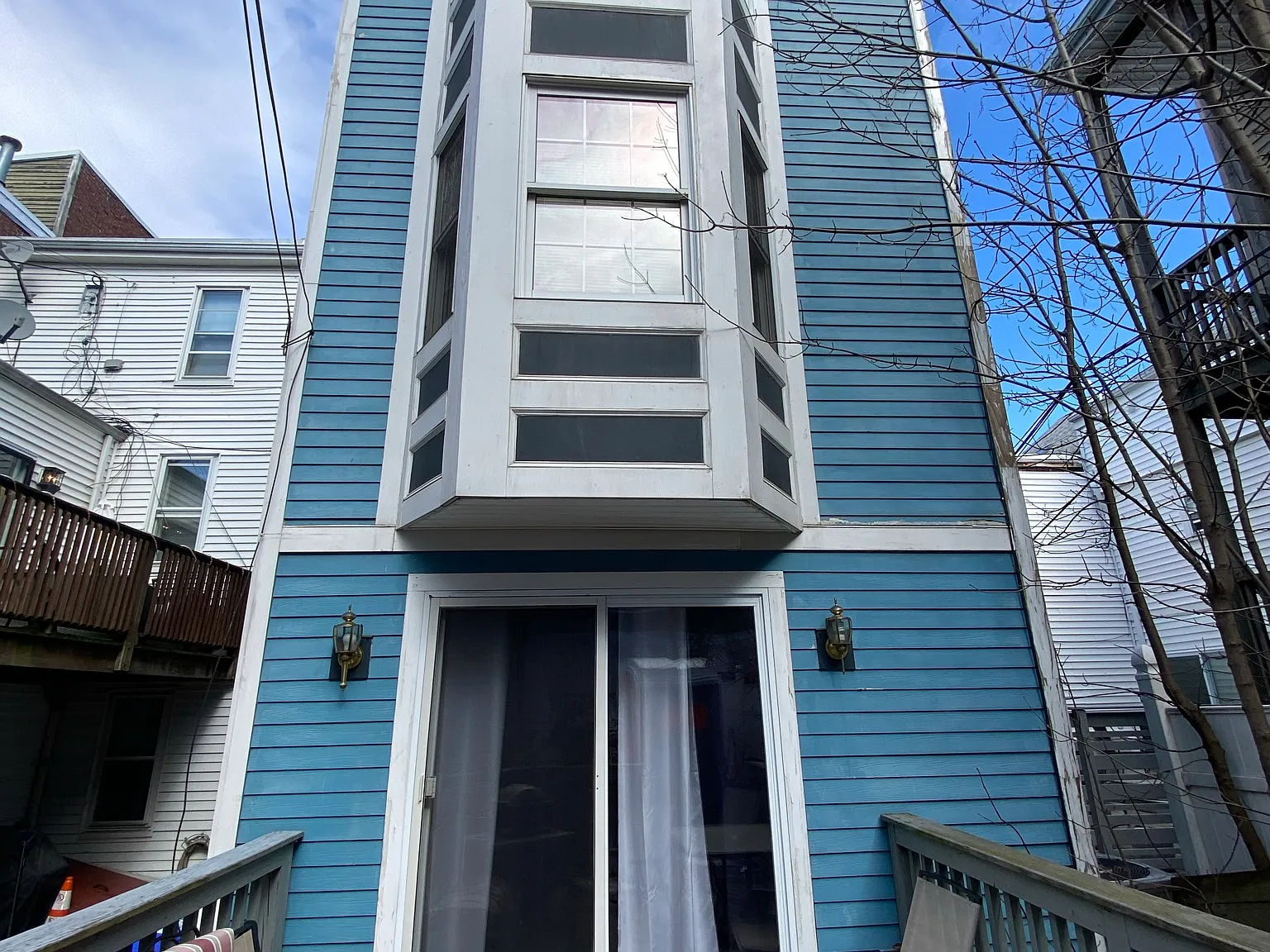 3 bed, 2.5 bath, 9999 sqft, $4,950 — Photo 1