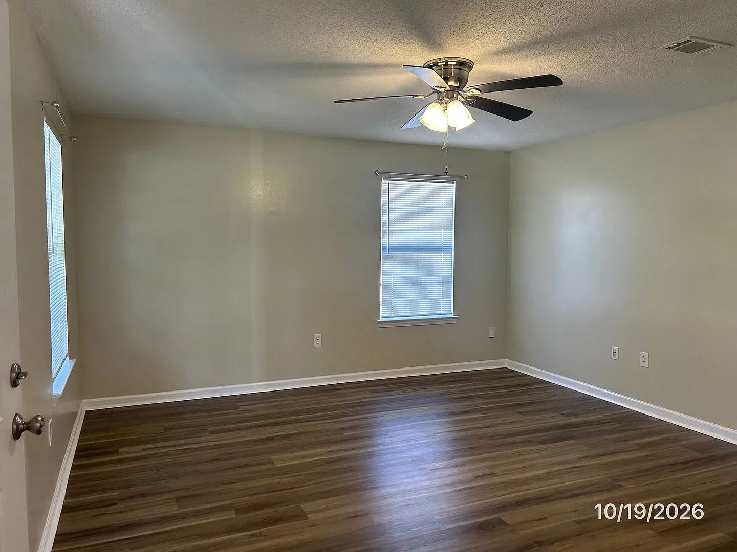 3BR/1.5BA Single Family Home in Gulfport. Rent $1,220 — Photo 2