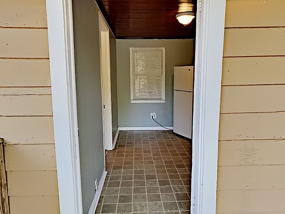 3rd image of 314 1/2 S Boyd St