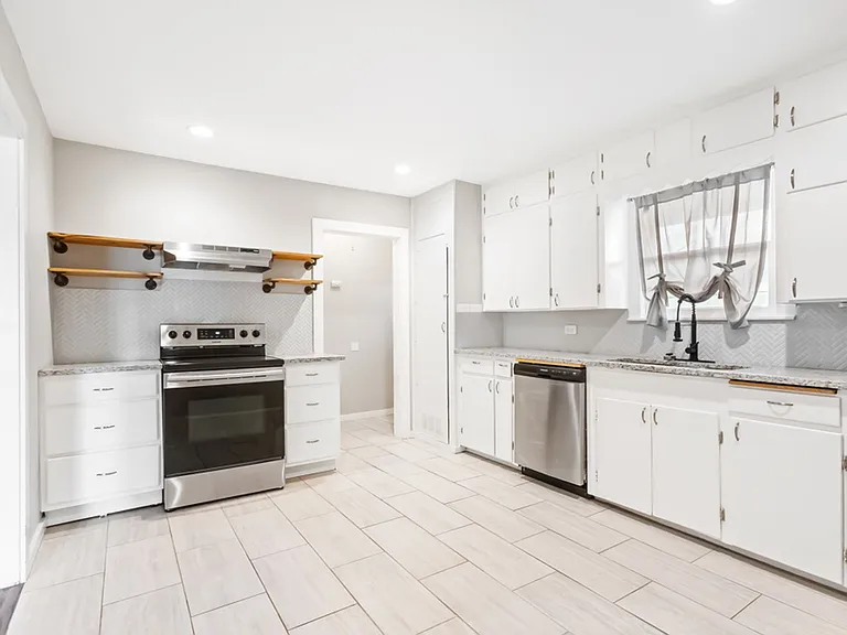 704 Curtiss Ave — Photo 8