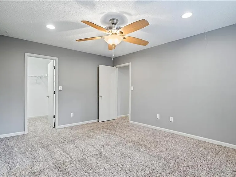 1009 Knights Bridge Ct — Photo 11