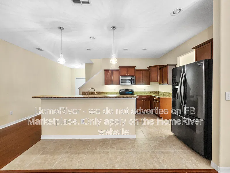 3 bed, 3.0 bath, 2307 sqft, $2,595 — Photo 3