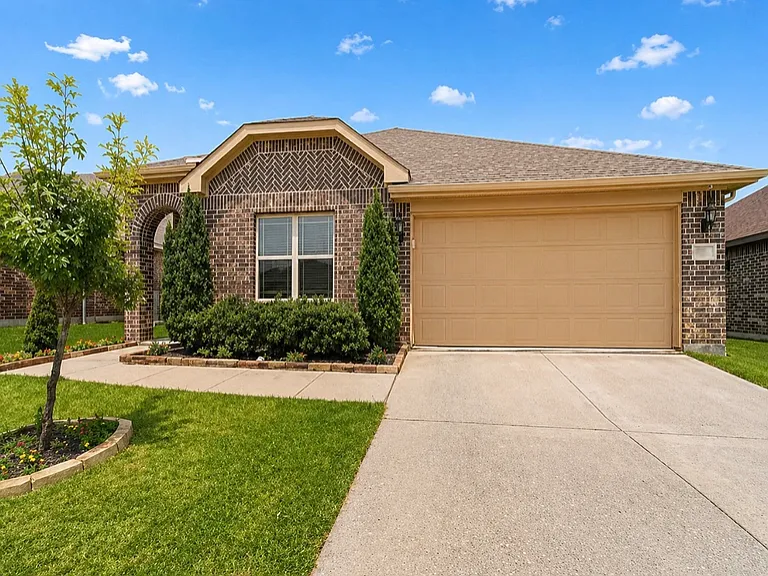 485 Harding Ln — Photo 4