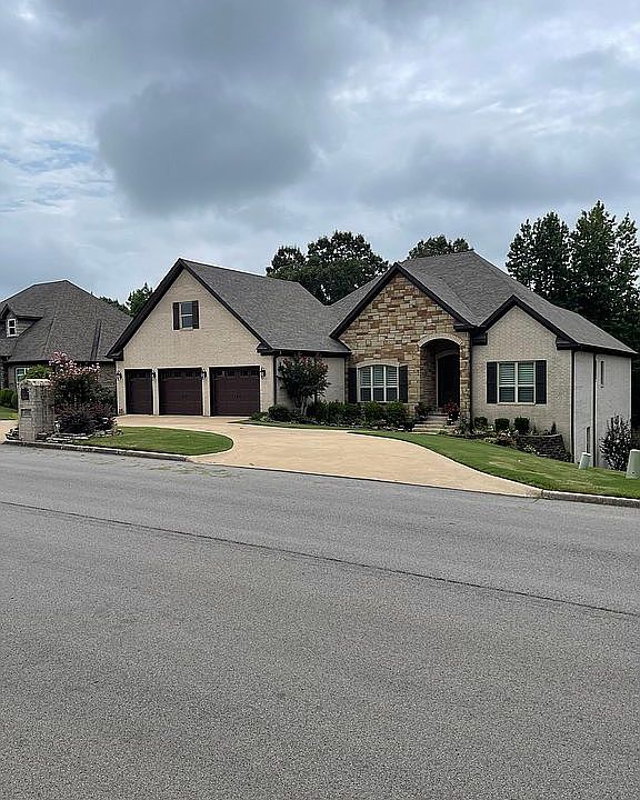 1st image of 4501 Lochmoor Cir
