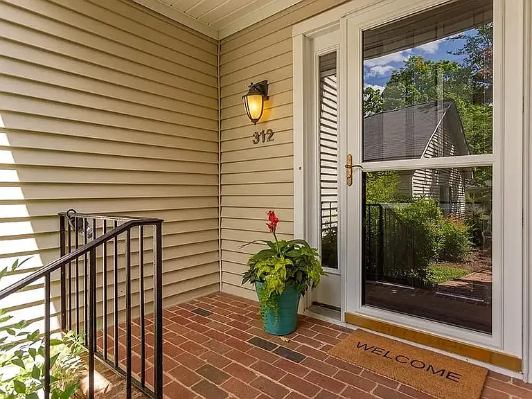 312 Baneberry Close — Photo 1