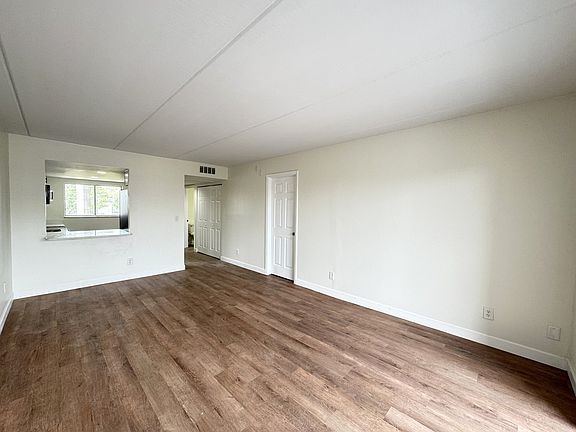 4th image of 3001 Thrush Dr #2171