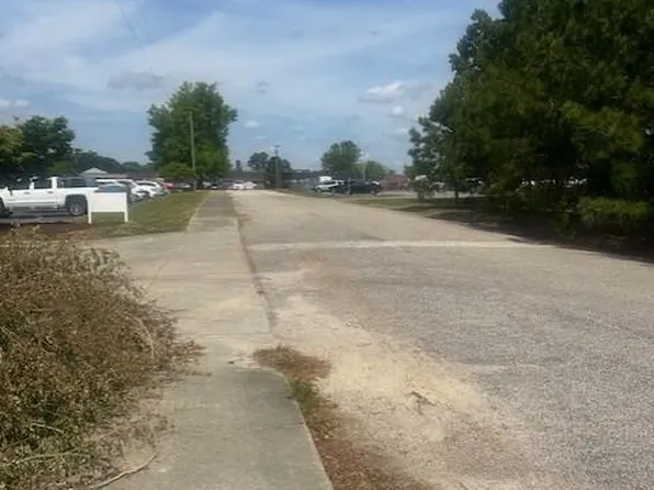 000 E Mckay Street, Elizabethtown, NC 28337