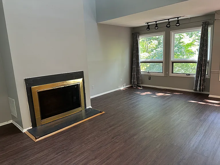 83 Bond St — Photo 43