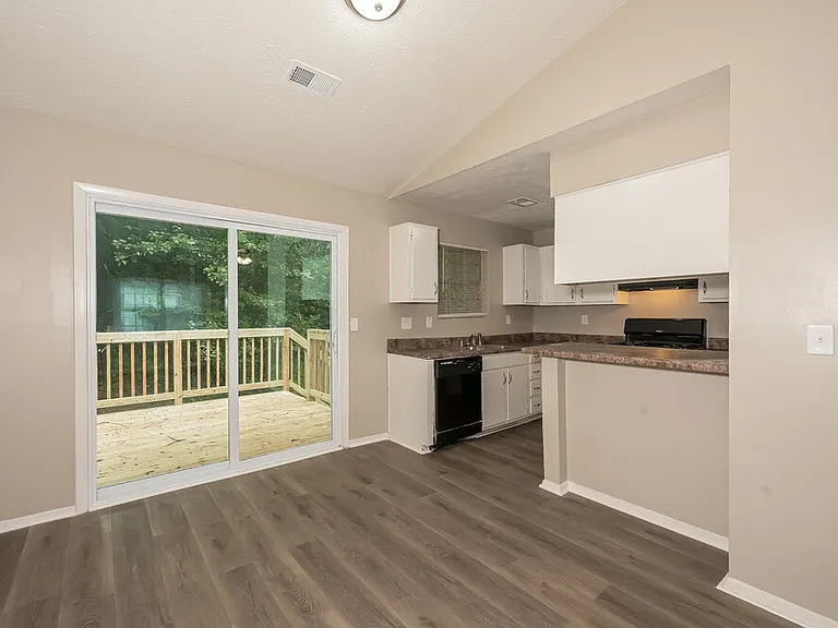 1338 Mill Lake Cir — Photo 6