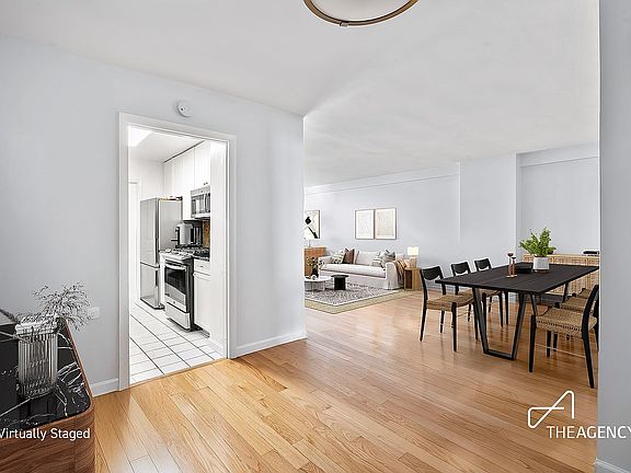 4th image of 201 E 28th St #15J