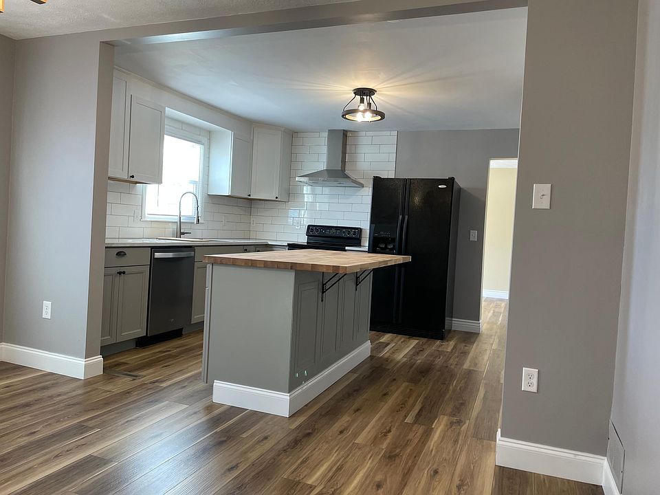 1st image of 104 Emerald Ct