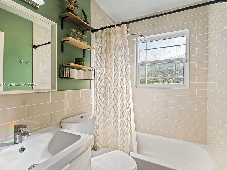 2447 Wilson St — Photo 20