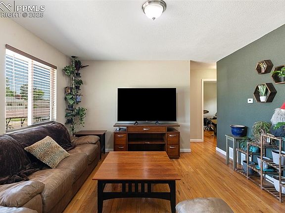 5th image of 614 Bickley St