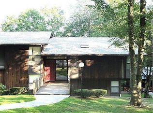 1 Country Squire Dr UNIT B, Cromwell, CT 06416