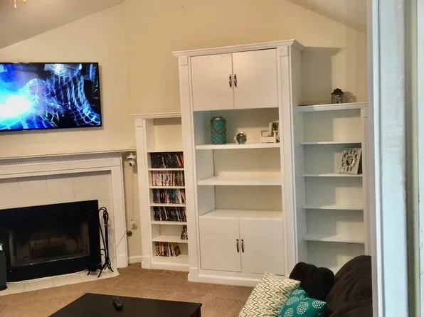 663 Clark Dr, Ellenwood, GA 30294