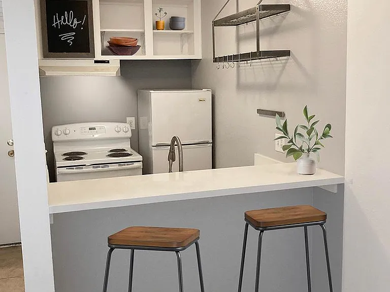 320 S Ardmore Ave #120 — Photo 1