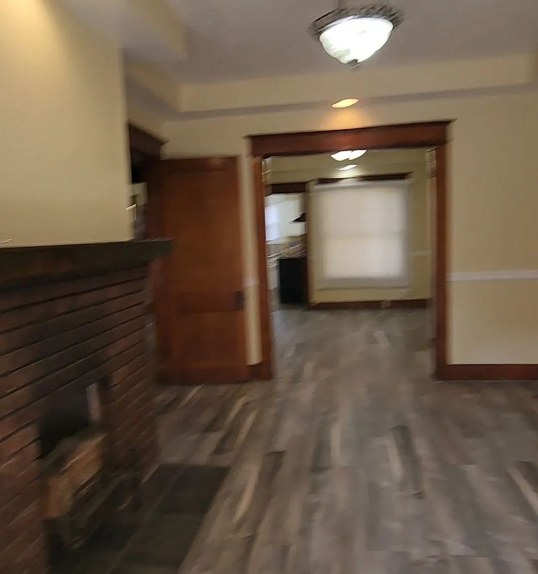 2 bed, 900 sqft, $1,300 — Photo 2