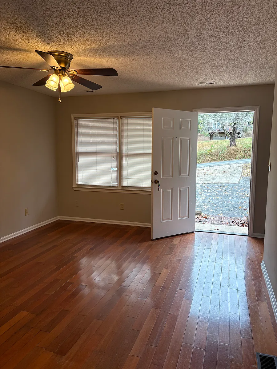 Building Photo - 133 Fairview Dr NW #C