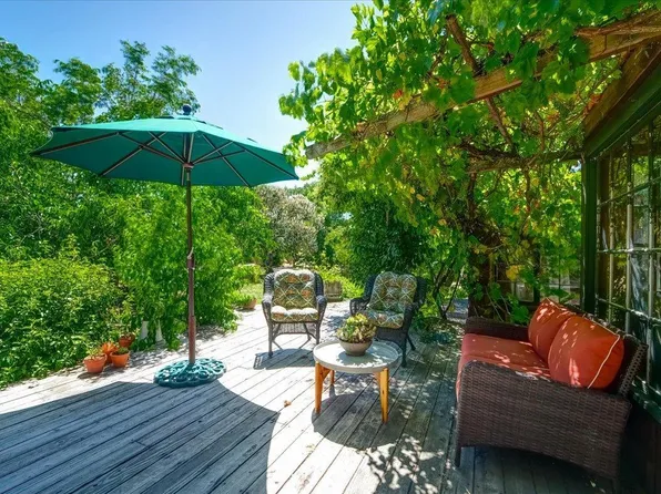 19021 7th St E, Sonoma, CA 95476