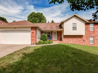 5738 S Fairview Ave, Springfield, MO 65810