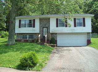964 Woods Hollow Dr, Radcliff, KY 40160