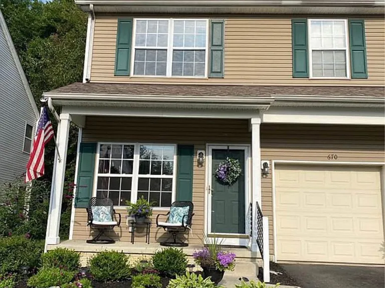 670 Grove Cir — Photo 1