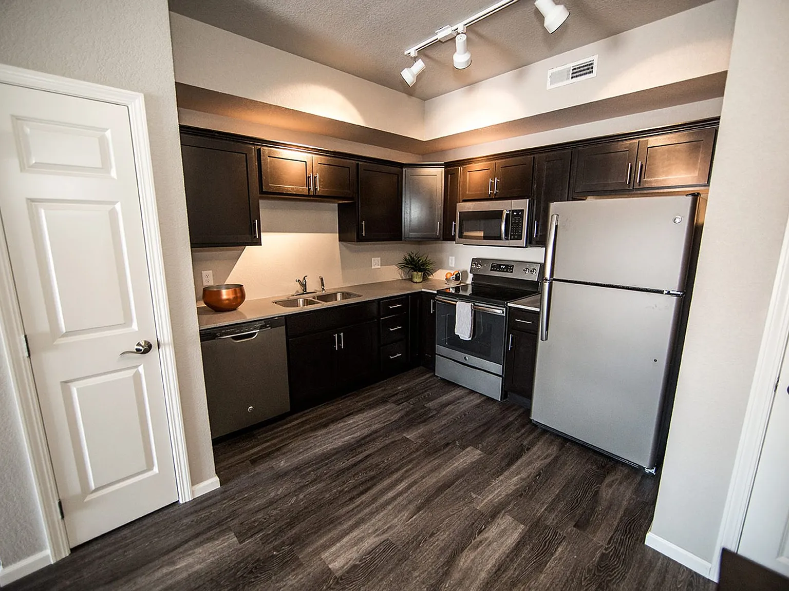 The Legacy Condos - Waverly — Photo 3