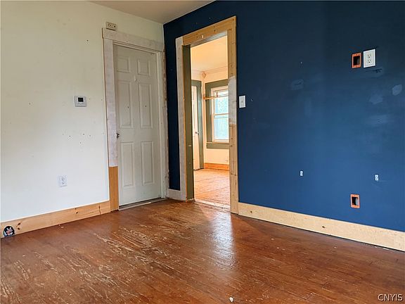 5th image of 417 Boston Rd