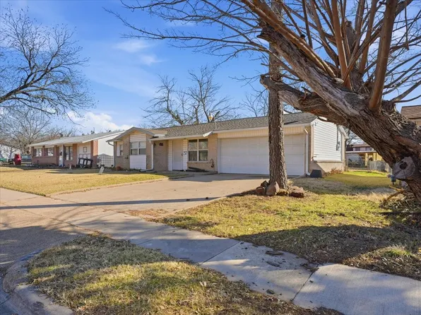 1012 Glynn Oaks Dr, Arlington, TX 76010