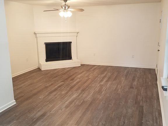 3rd image of 202 Bent Creek Cir S #B