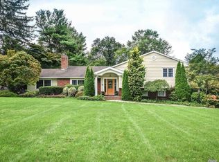 46 Crabapple Rd, Manhasset, NY 11030