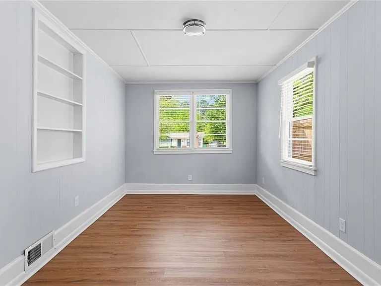 2363 Beverly Ln SW — Photo 14