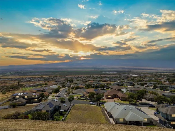 147 Moolu Cir, Wailuku, HI 96793