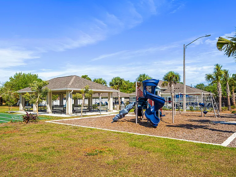 Taylor Pointe Apartments — Photo 15