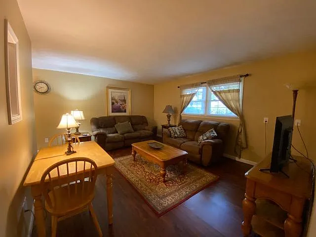 220 Pearson St — Photo 9