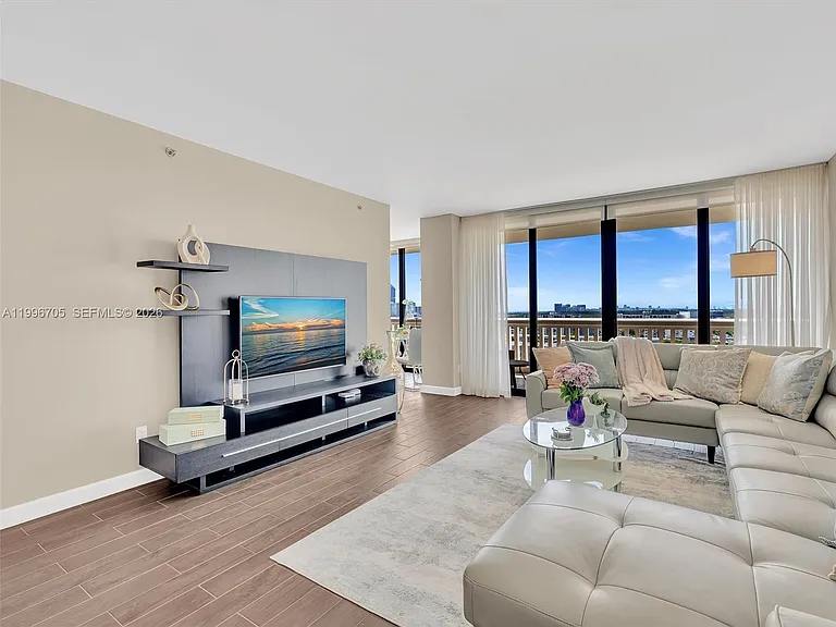 2000 Island Blvd #1203 — Photo 7