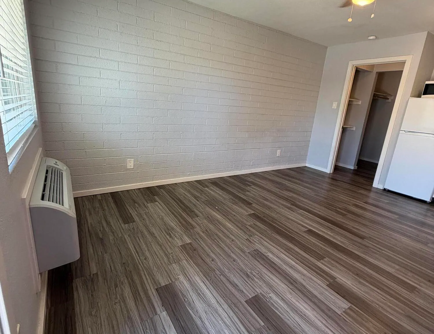 1 bed, 1.0 bath, 300 sqft, $1,050 — Photo 4
