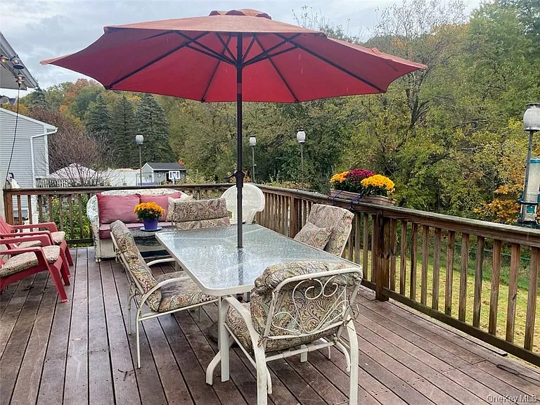 10 Capital Dr — Photo 19