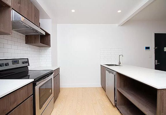 5th image of 379 Harman St #3F