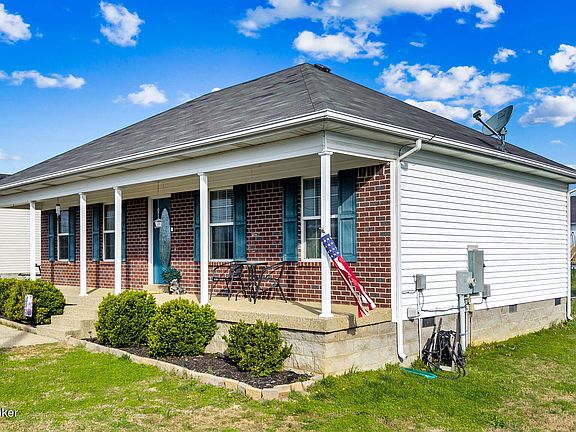 3rd image of 492 Gentry Ln