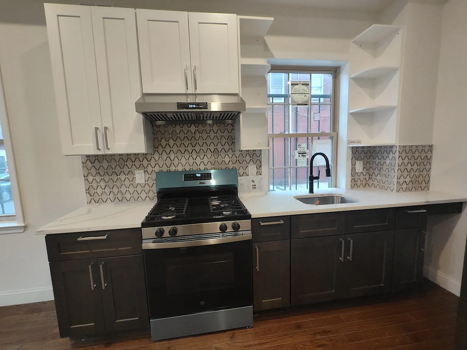 3 bed, 1.5 bath, 1430 sqft, $1,950 — Photo 3